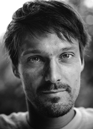 Auteur - Gwenn Dubourthoumieu